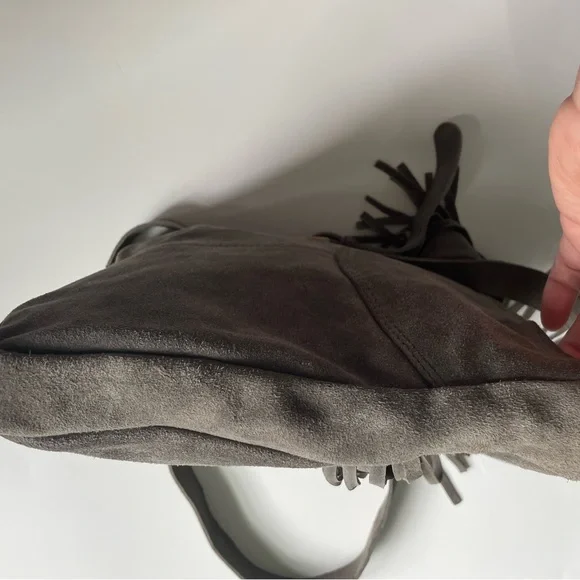 EARTHBOUND Gray Bohemian Festival Shoulder Bag with Fringe Zipper Closure - Picture 4 of 9